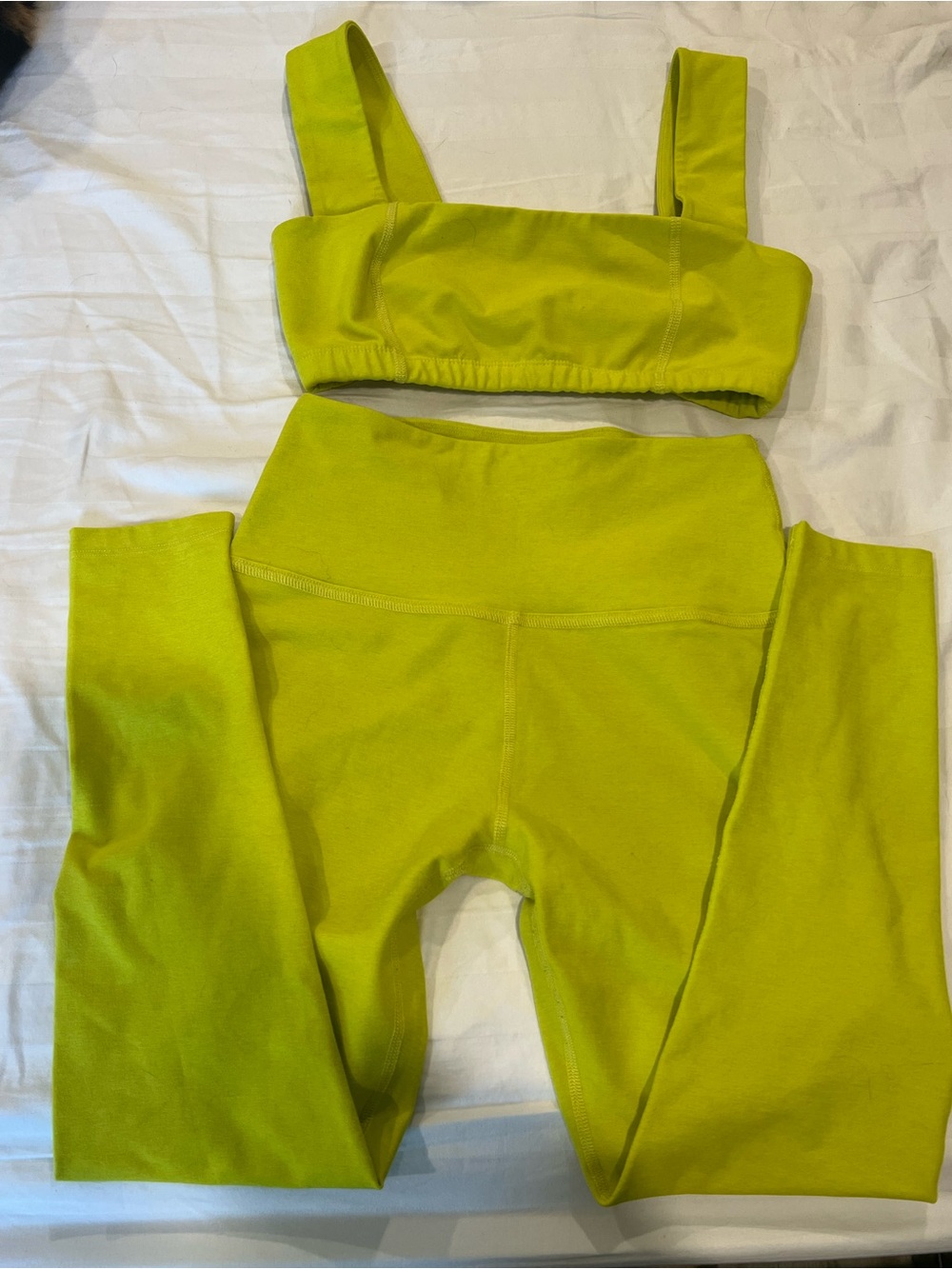 Beyond Yoga Neon Chartreuse bra and leggings